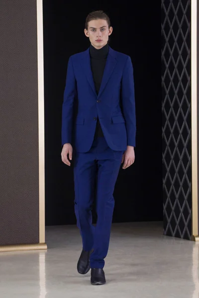 Look 19